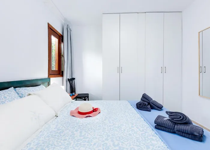 Lejlighed 1l. Cozy Flores With Pool