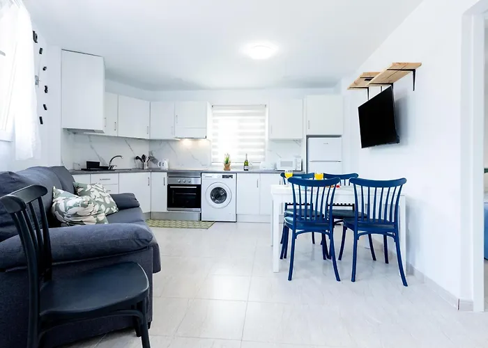 Lejlighed 1l. Cozy Flores With Pool *