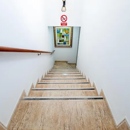 Апартаменти 1l. Cozy Flores With Pool