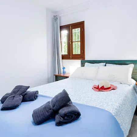 1l. Cozy Flores With Pool Апартаменти *