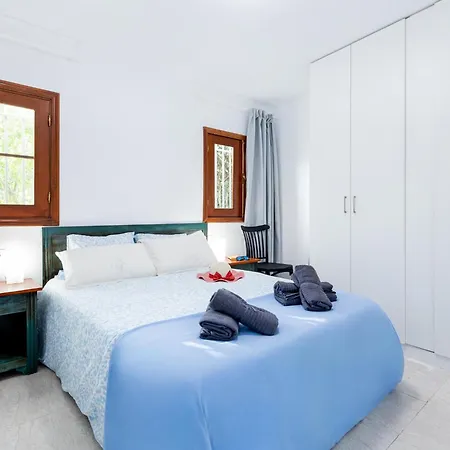 1l. Cozy Flores With Pool