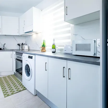 1l. Cozy Flores With Pool Apartamento *