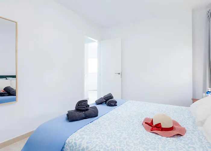 1l. Cozy Flores With Pool