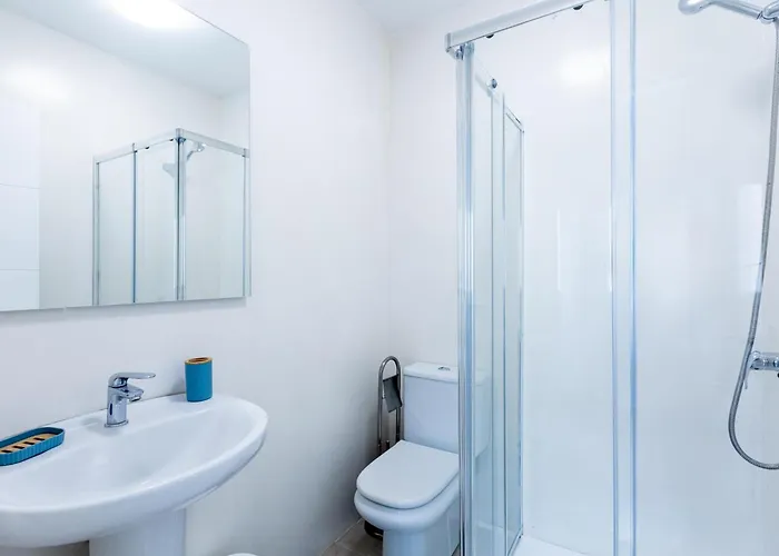 1l. Cozy Flores With Pool